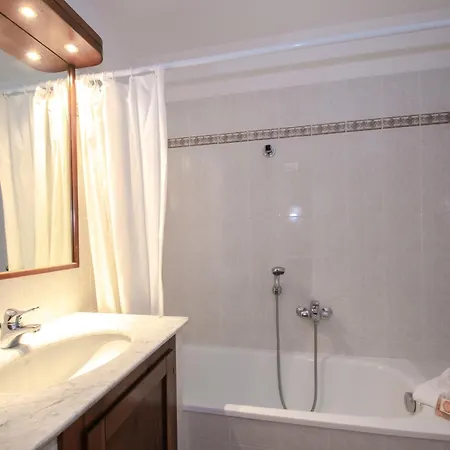 Bel Avec Balcon Et Parking A - Fr-1-343-236 * Chamonix