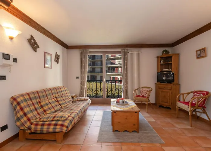 Bel Avec Balcon Et Parking à - Fr-1-343-236 * Chamonix